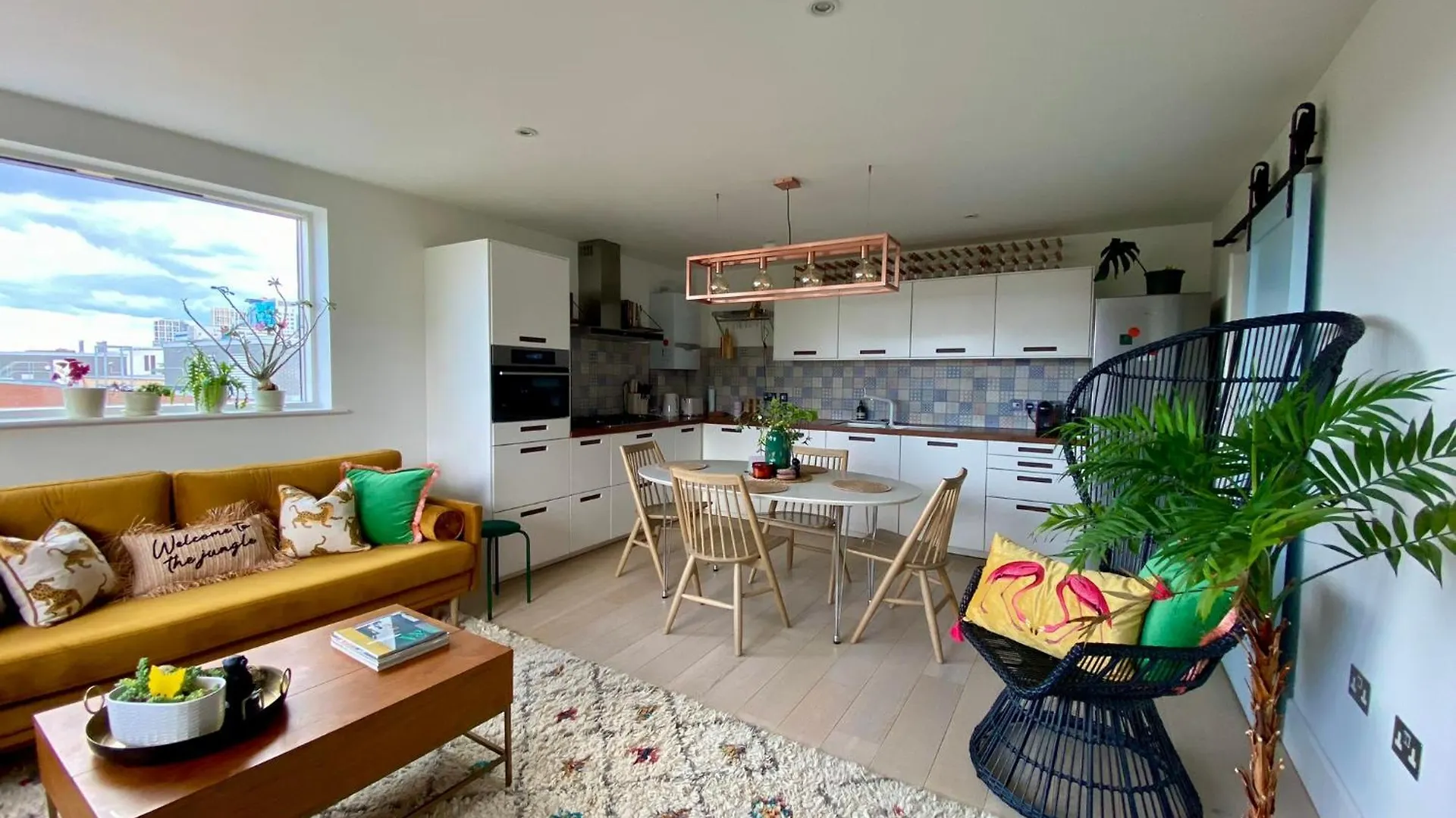 Urban Rainforeast, By Brick Lane E1, Family Friendly London Apartment