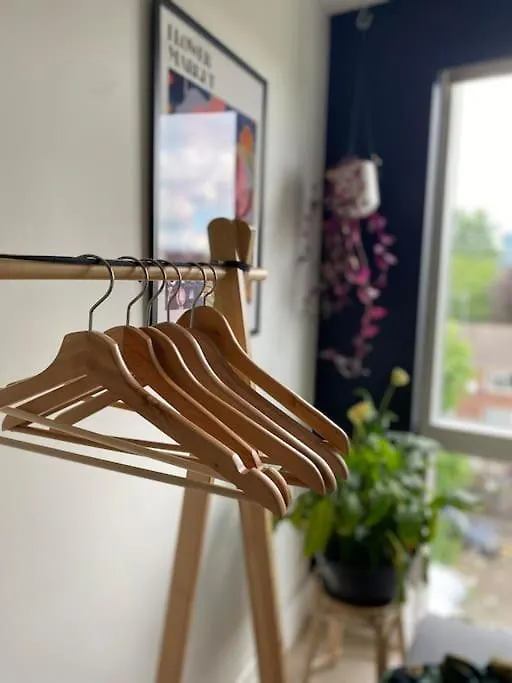 Urban Rainforeast, By Brick Lane E1, Family Friendly London Apartment