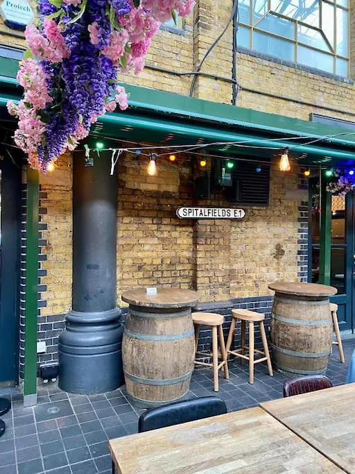 Urban Rainforeast, By Brick Lane E1, Family Friendly London Apartment