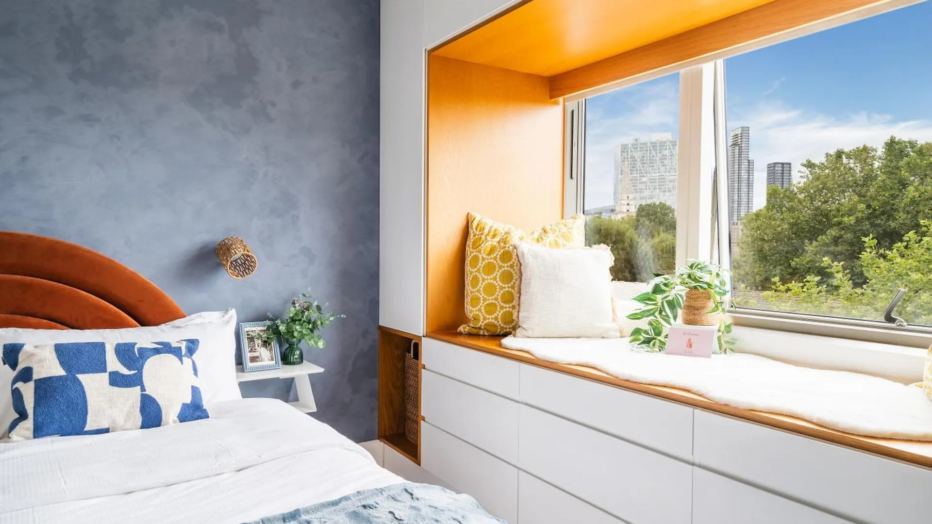 Urban Rainforeast, By Brick Lane E1, Family Friendly London Apartment